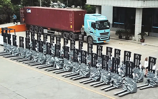 2025年3月6日，金葛完成了向以色列的一位老客戶交付一批整柜堆高車，代表著客戶對我們金葛產(chǎn)品的認可